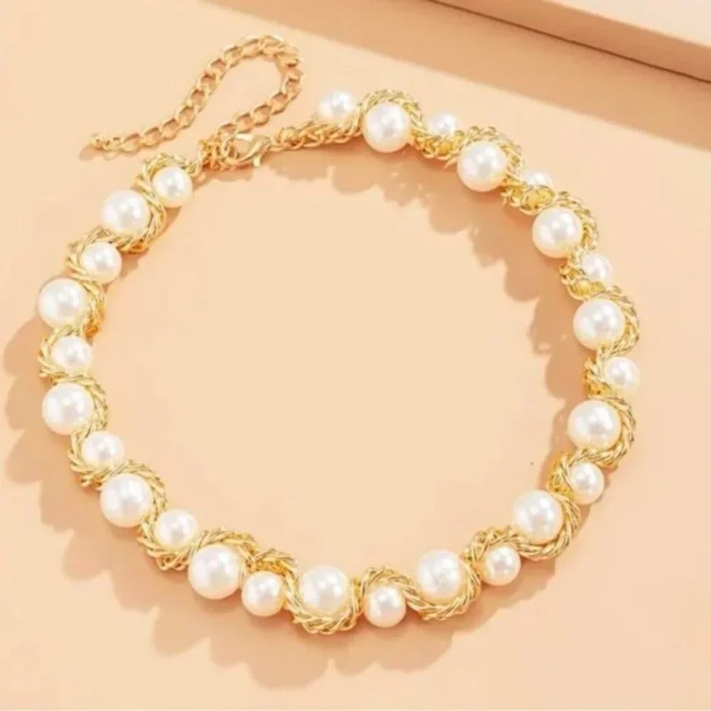 NWOT Pearl Gold Necklace